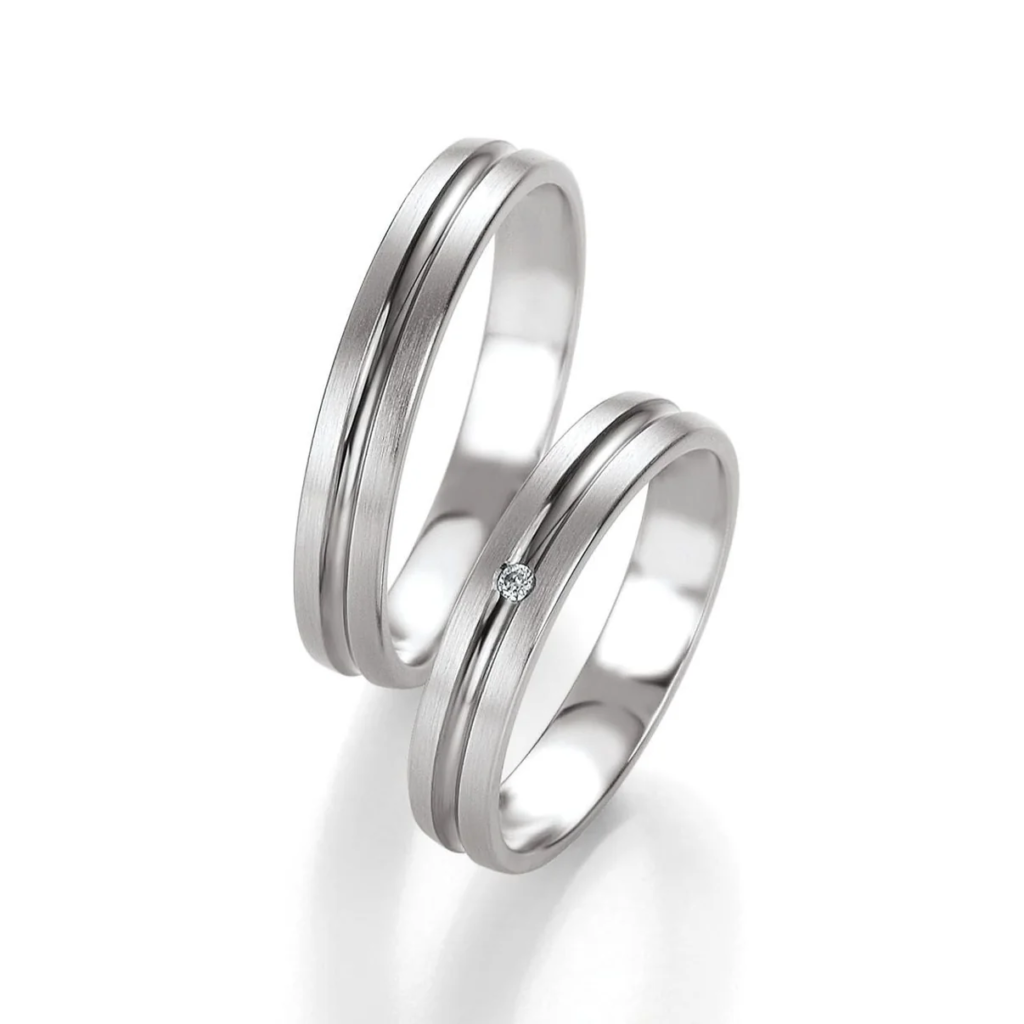 Eheringe Basic Light 1 von Breuning - 18K/14K/9K Gold, 4 mm, 0.015 ct Diamant