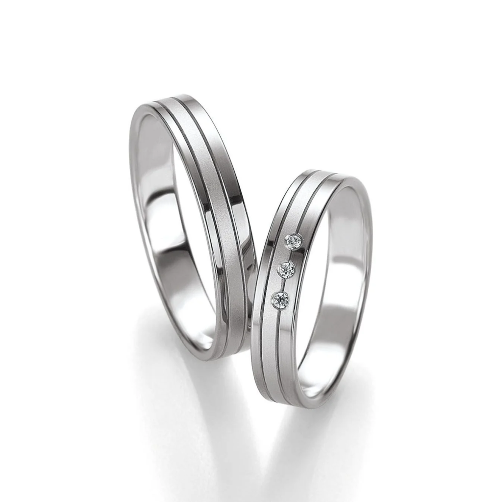 Eheringe Basic Light 1 von Breuning - 18K/14K/9K Gold, 4 mm, 3 Diamanten 0.03 ct